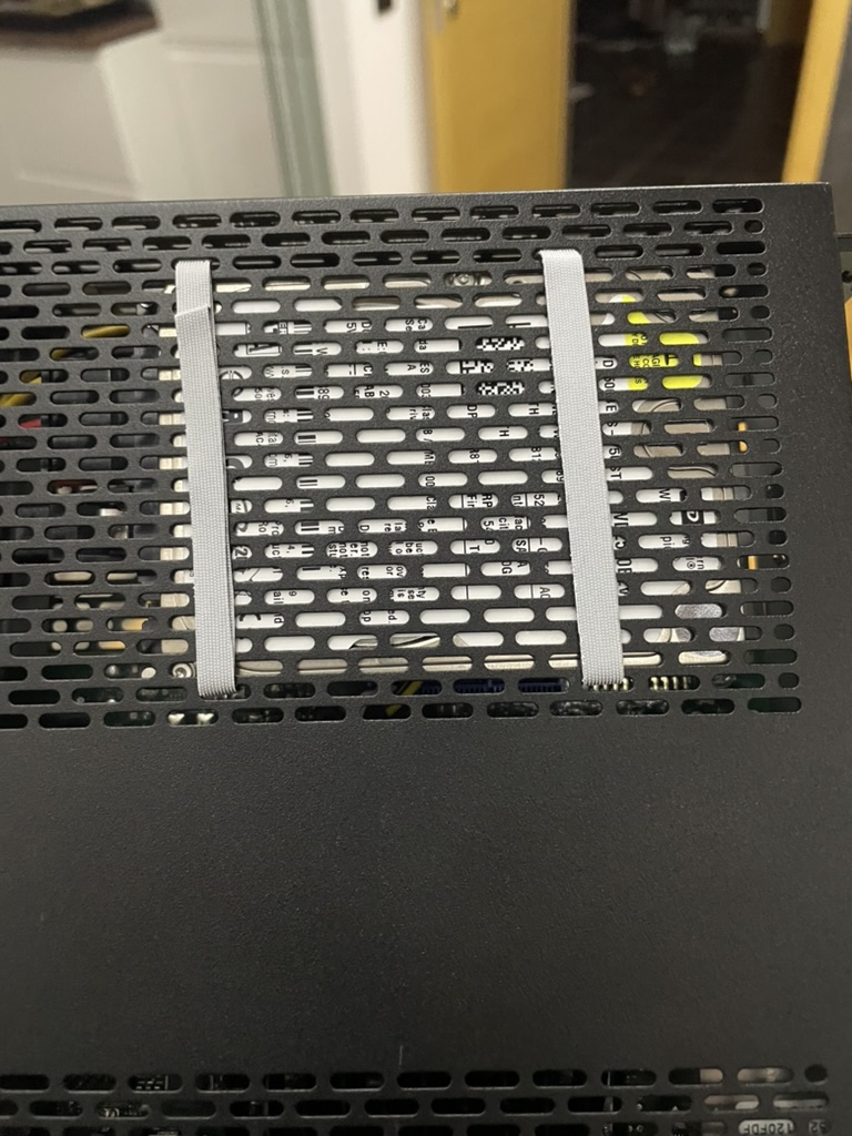 SSD prins cu velcro de carcas[]